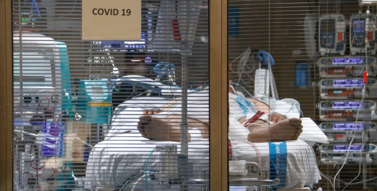 Un afectat per la covid a l'UCI/ ACN