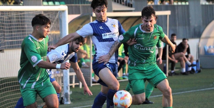 Un instant del partit entre el Juvenil A del CES i el Cornellà | @ue_cornellà