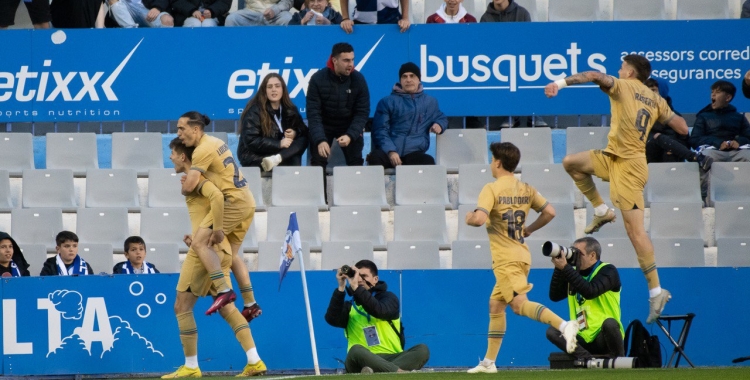 Celebració del primer gol d'Estanis davant del públic | Roger Benet