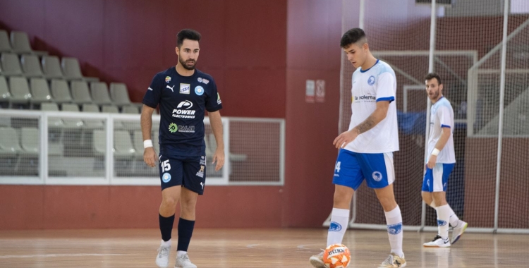 Álex Llamas i Marc Hermosel, en el duel de la primera volta que va obrir la lliga | Roger Benet