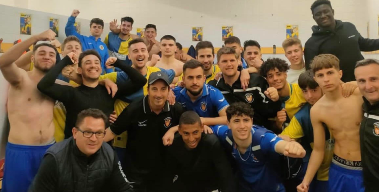 Celebració al vestuari del Sabadell Nord | @uesabadellnord