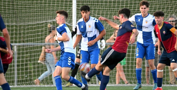 El Mercantil ve de guanyar el derbi contra el Sabadell | Críspulo Díaz