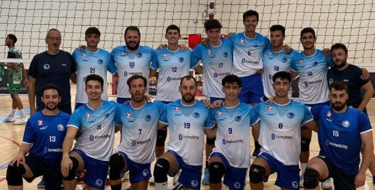 Foto del sènior masculí durant un partit de pretemporada | cnsvolei