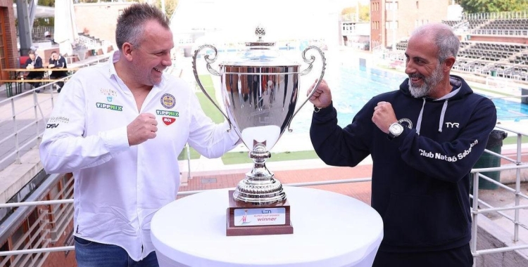 Palma, amb el tècnic rival Márton Benczur | @waterpolo.hu