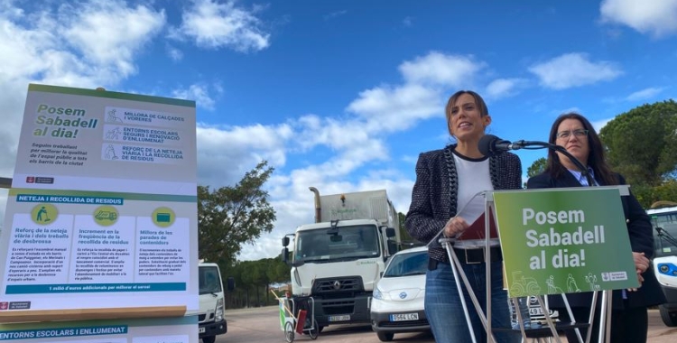 L'alcaldessa Marta Farrés i la regidora Mar Molina, de Desenvolupament Urbà, a la presentació de "Posem Sabadell al Dia" | Júlia Ramon
