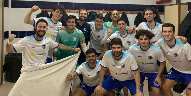 Celebració del Natació Sabadell després de derrotar el Calvià | CNS FS