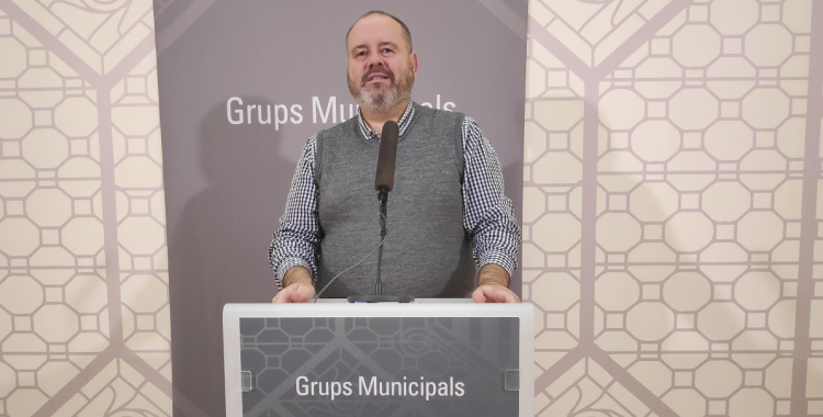 Joan Mena presentant les al·legacions a les ordenances | Pau Duran