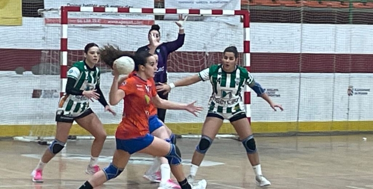 El Mislata treu quatre punts a l'OAR a la classificació | Handbol Mislata
