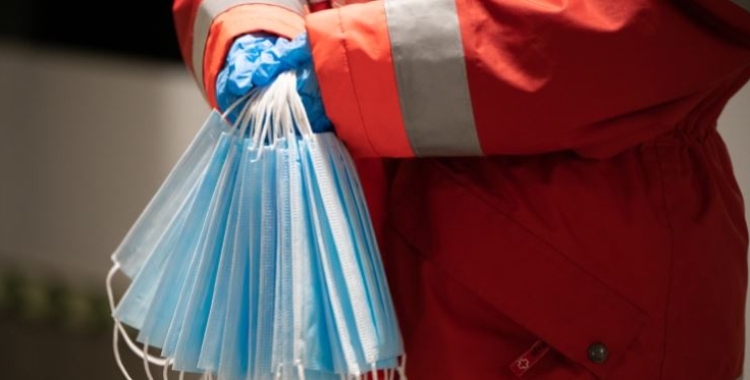 La mascareta deixa de ser obligatòria aquesta mitjanit a centres sanitaris | Roger Benet