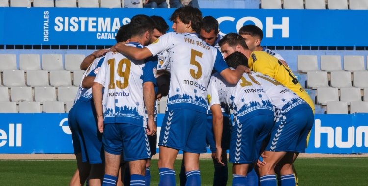 Pinya dels futbolistes del Centre d'Esports la setmana passada contra la Ponfe | CES
