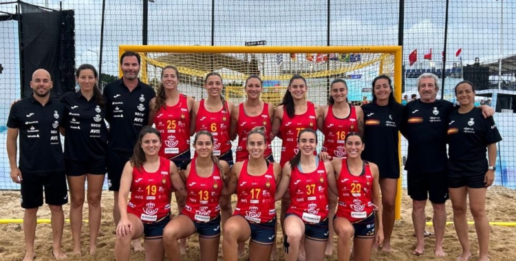 Remei Prat (dorsal 6) i la resta de la selecció | RFEBM