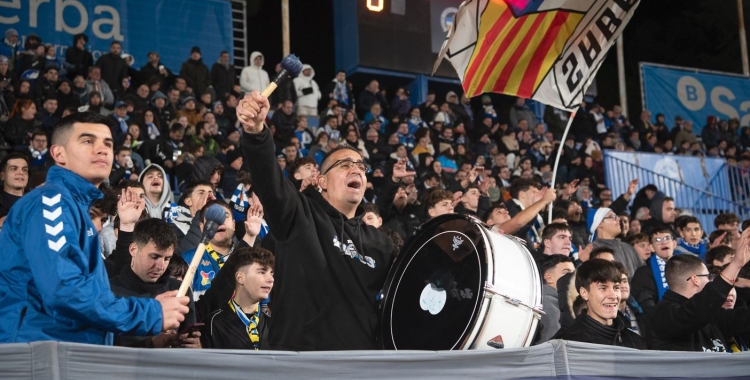 Afició CE Sabadell a la Nova Creu Alta