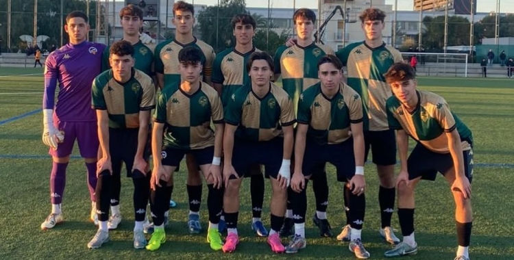 La plantilla del Juvenil 'A' abans del partit contra el Barça| @futbaseces
