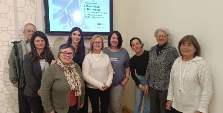 La regidora de Salut, Sílvia Garcia, amb membres de les entitats | Ràdio Sabadell