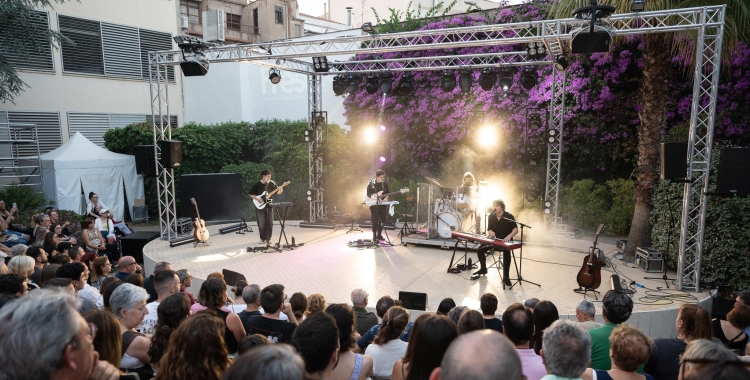 Roger Padrós actuant al Fresc Festival l'estiu del 2024