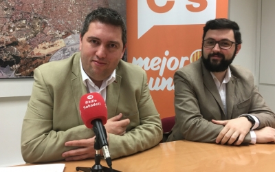 Els regidors José Luis Fernández i Ramón García en roda de premsa