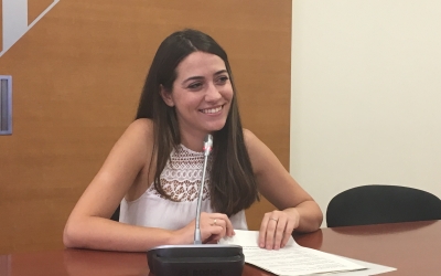 La regidora Elena Hinojo durant la roda de premsa | Mireia Sans