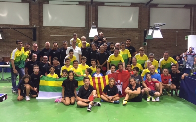 Bona part de la familia del Tennis Taula Sabadell 