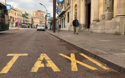 Les parades de taxis han estat buides amb motiu de la vaga convocada. Foto: Roger Benet