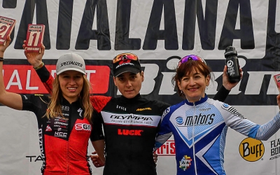Sandra Santanyes i Mercè Pacios al podi de Corró d'Amunt