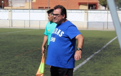 Quico Díaz donant ordres des de la banqueta