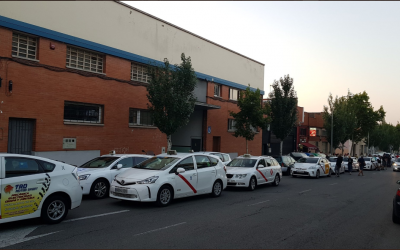Taxis sabadellencs preparats per anar a la concentració ahir 
