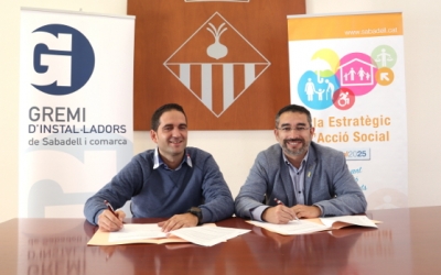 El regidor d’Acció Social, Gabriel Fernàndez, i el president del Gremi d’Instal·ladors, Antoni Fernàndez | Cedida