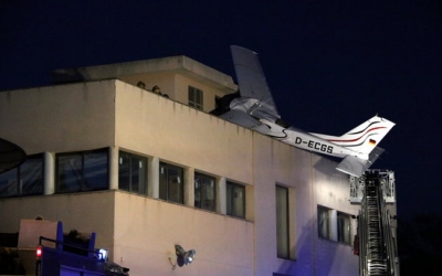 L'avioneta s'ha estavellat contra la gasolinera per causes que encara es desconeixen/ ACN