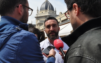 Polo ha atès els mitjans de comunicació davant el Mercat Central | PSC