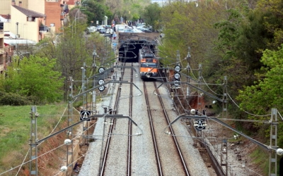 Pla general d'un comboi de la R4 entrant al túnel de Sabadell Nord, a la zona on ha tingut lloc l'accident mortal | Norma Vidal