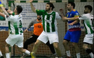 Marçal Pujadas (centre de la imatge) va resultar expulsat. | Èric Altimis - OAR Gràcia