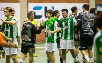 A vegades, una imatge val més que mil paraules. Les cares de desolació dels jugadors graciencs en el duel de la temporada passada ho diuen tot | Èric Altimis - OAR Gràcia