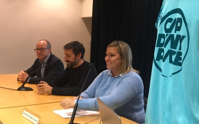 A l'acte hi han assistit Benet Heredia, director regional del Banc Sabadell, Aleix Muñío, director de la cursa, i Laura Reyes, regidora d'esports | Adrián Arroyo