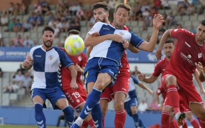 Édgar Hernández, en una acció del partit de la primera volta | Roger Benet