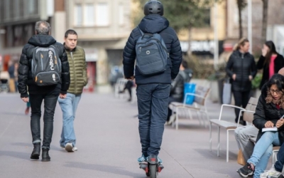Imatge d'un patinet elèctric circulant pel Passeig | Roger Benet