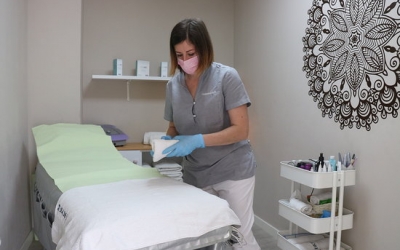 La propietaria del centre d'estètica Oxygen y Ana de Sabadell | ACN