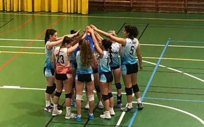 El femení rep el Barça a Les Naus per tancar l'any | CNS Vòlei