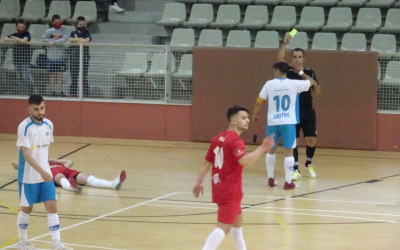 Dani Castro va veure la groga en els primers compassos de partit | Sergi Park
