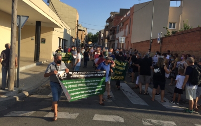 Un centenar de persones reclamen la reobertura del Consultori de Poblenou | Ràdio Sabadell