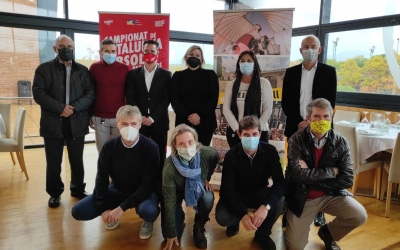 Fotografia de familia en l'acte de presentació d'avui al Club Tennis Sabadell | Sergi Park