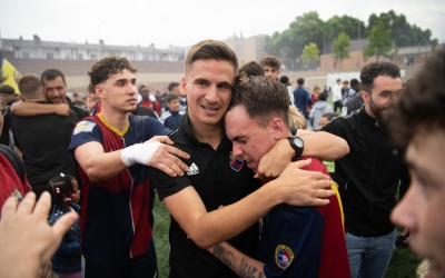 Marc Xala celebrant l'ascens a Divisió d'Honor Juvenil | Roger Benet
