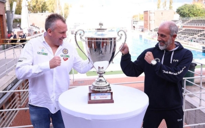 Palma, amb el tècnic rival Márton Benczur | @waterpolo.hu