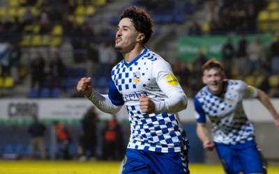 Abde, celebrant el seu primer gol amb Vladys de fons | Roger Benet