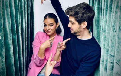 Laura Escanes i Roger Escapa en una imatge promocional de 'L'eclipsi'