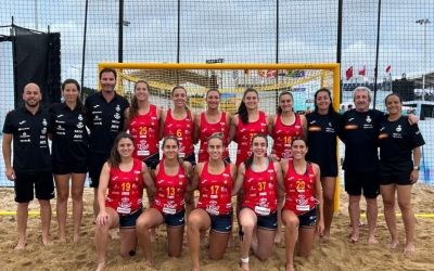 Remei Prat (dorsal 6) i la resta de la selecció | RFEBM