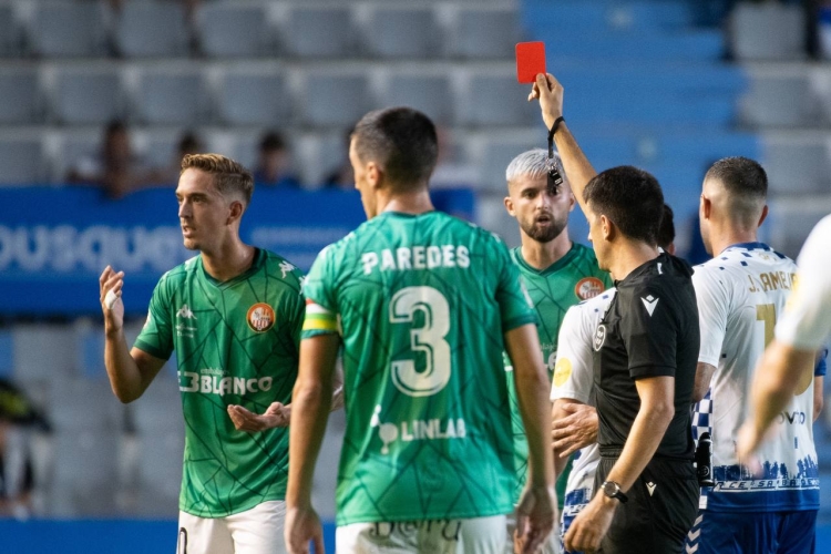Moment de l'expulsió del jugador de la SD | Roger Benet