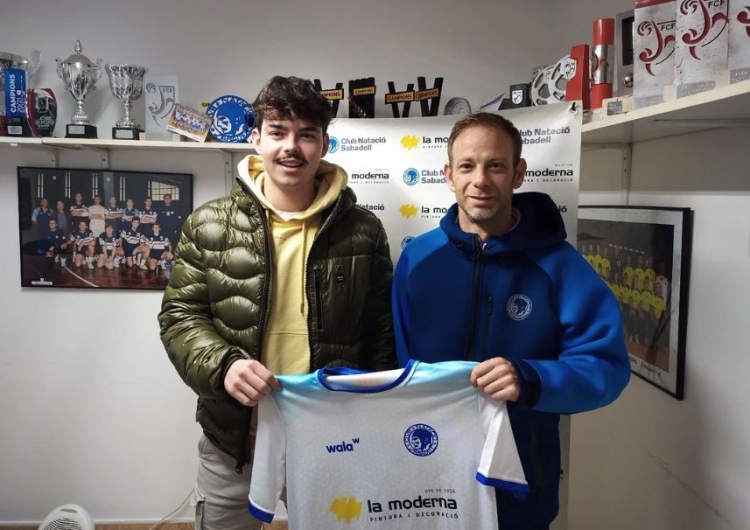Caro, presentat al Club acompanyat d'Arnau Casabon | CNS 