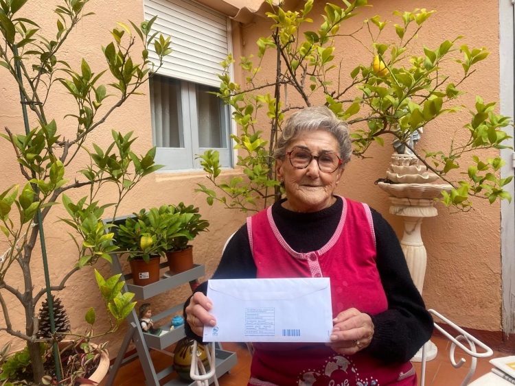 La Pepita amb la seva primera carta en vuit mesos