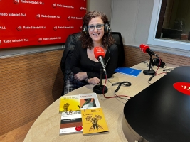 Tefi Abasolo de Mala peça amb la selecció de llibres | Mireia Sans